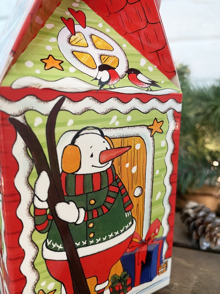 Коробка новогодняя подарочная Домик снеговиков, 91х70х157 (+30) мм (домик) — изображение 5